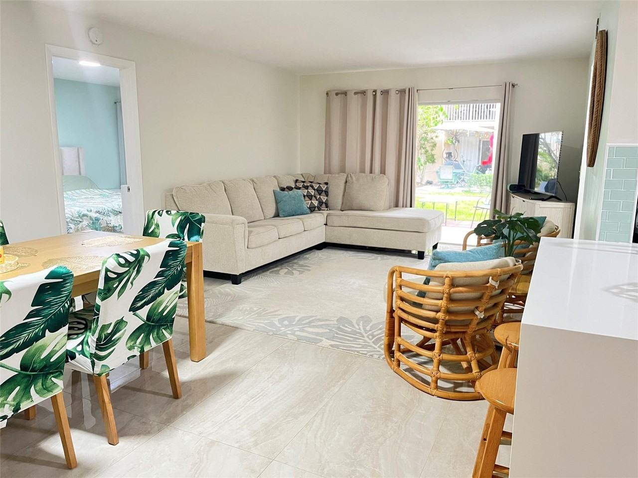12069 Royal Palm Blvd - Photo 4 of 22