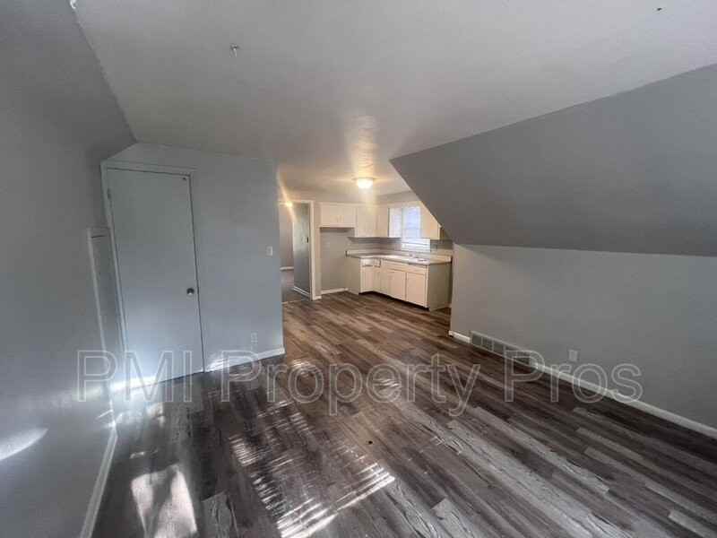 4566A N 28th St - Photo 2 of 36