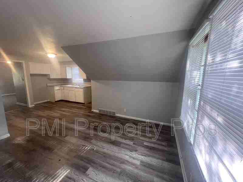 4566A N 28th St - Photo 3 of 36