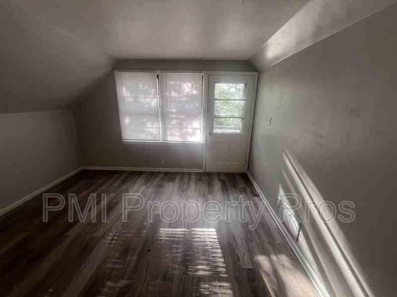 4566A N 28th St - Photo 4 of 36