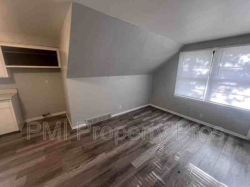 4566A N 28th St - Photo 5 of 36