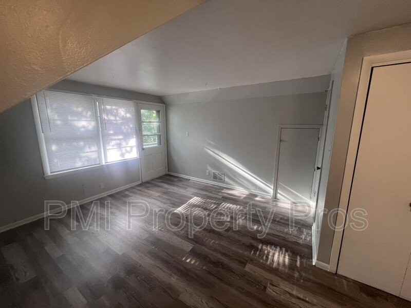 4566A N 28th St - Photo 6 of 36