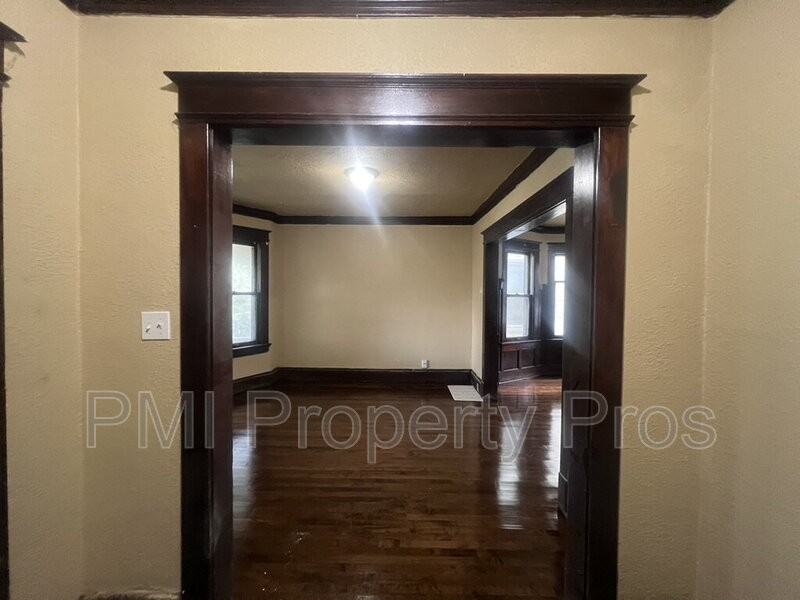 2851 N 24th Pl - Photo 3 of 48