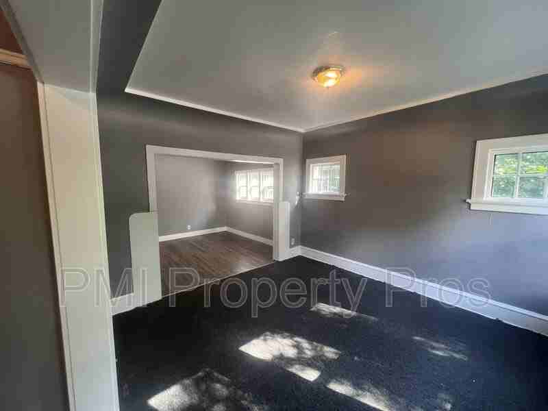 1536 N 38th St - Photo 4 of 50
