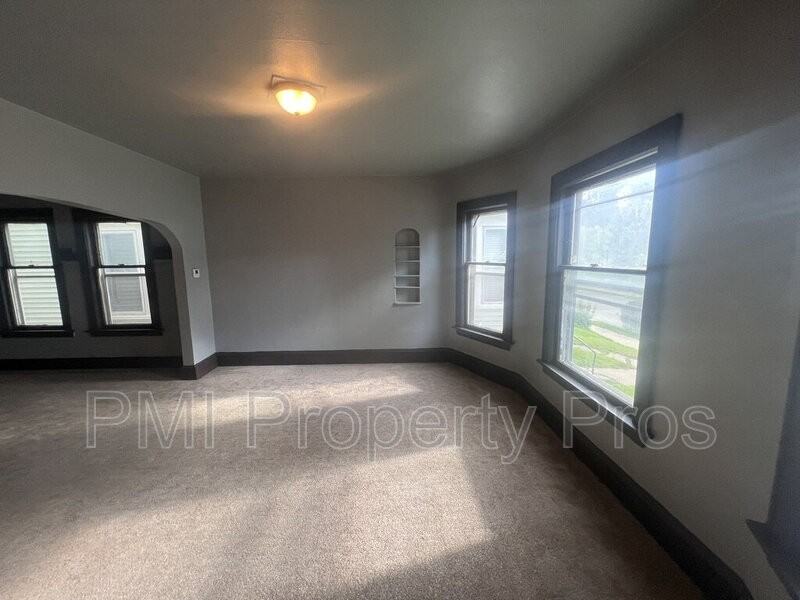 2530 N 37th St - Photo 2 of 49