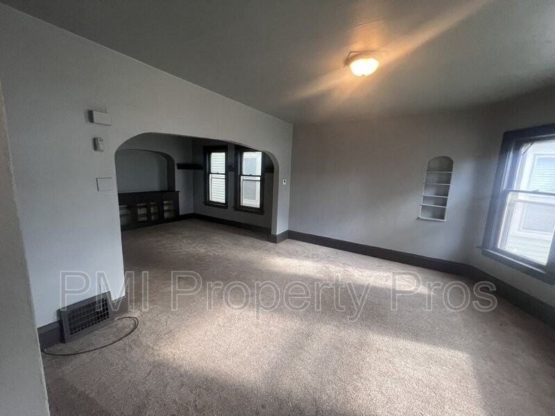 2530 N 37th St - Photo 3 of 49