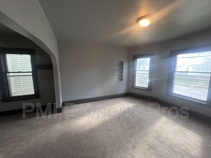 2530 N 37th St - Photo 5 of 49