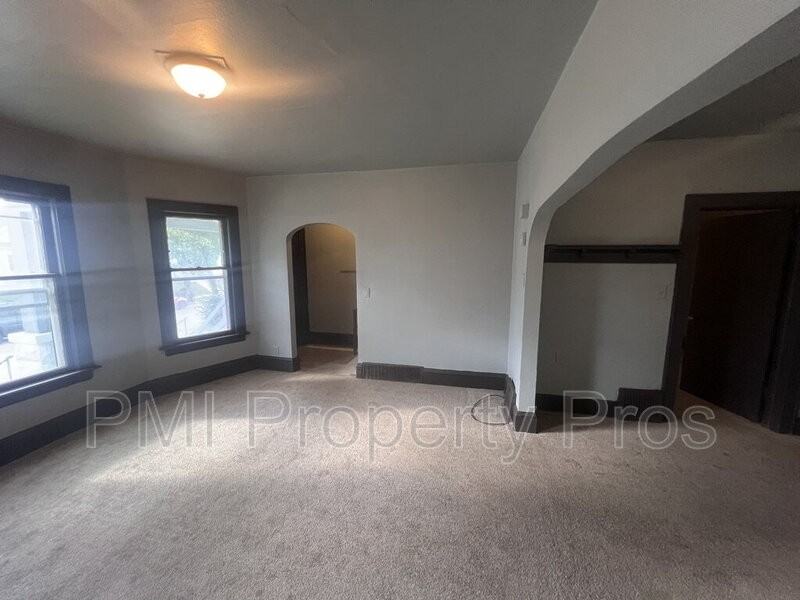 2530 N 37th St - Photo 6 of 49