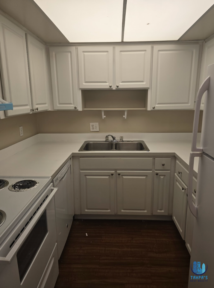 7601 Paula Dr - Photo 3 of 15