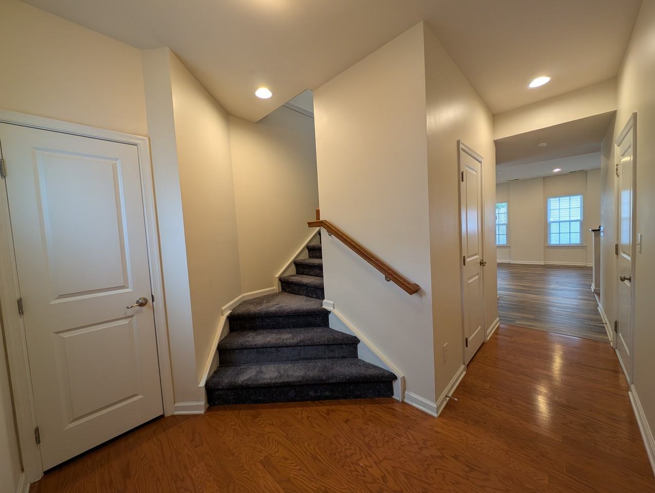 2458 Silverthorn Dr #2458 - Photo 3 of 32