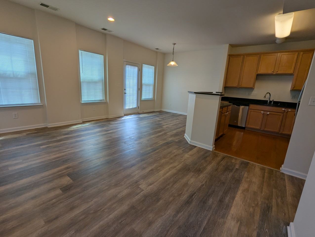 2458 Silverthorn Dr #2458 - Photo 5 of 32