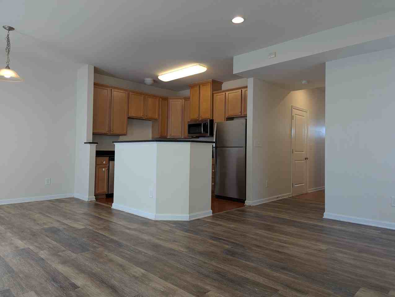 2458 Silverthorn Dr #2458 - Photo 6 of 32