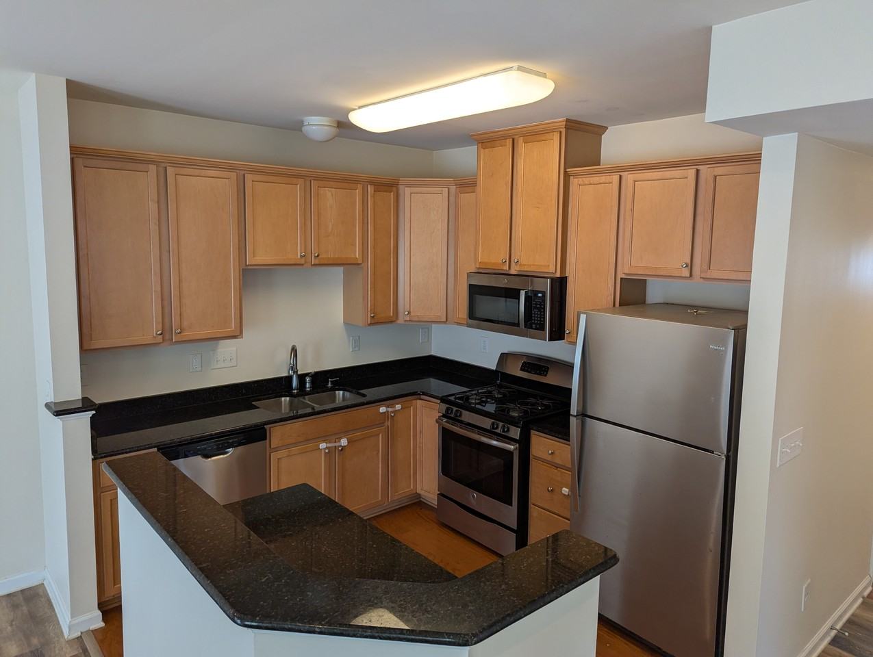 2458 Silverthorn Dr #2458 - Photo 7 of 32