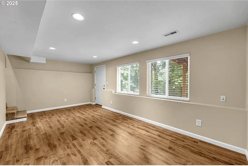 1320 Nw Maple Ln #B - Photo 2 of 17