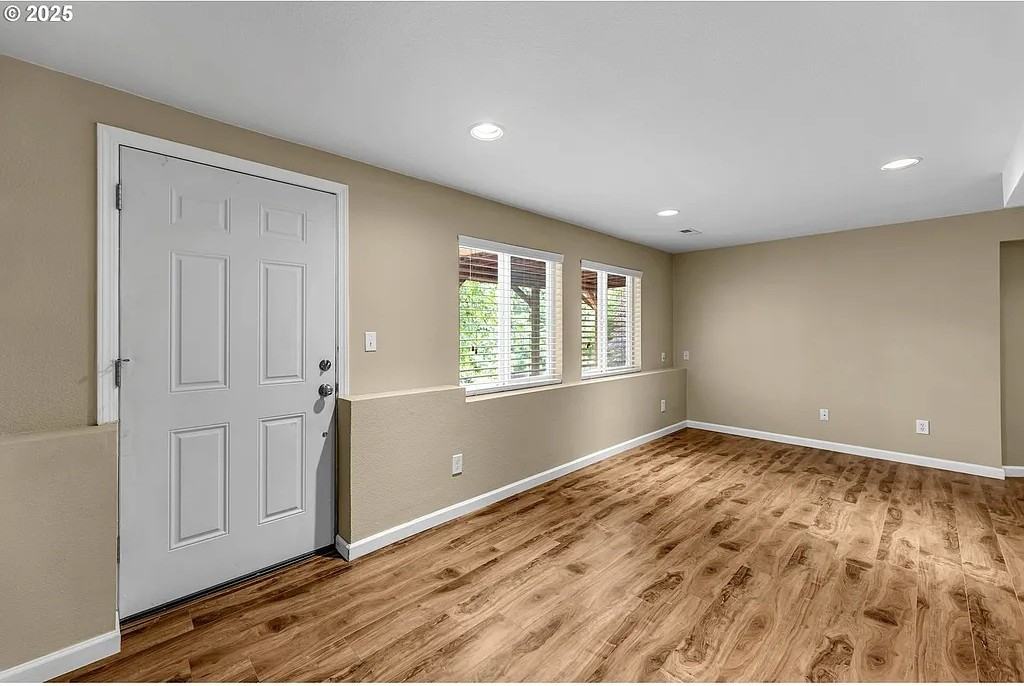 1320 Nw Maple Ln #B - Photo 3 of 17