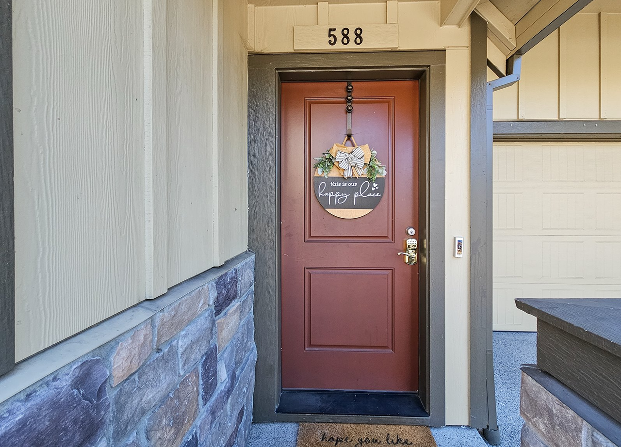 588 Sw 197th Pl - Photo 2 of 48