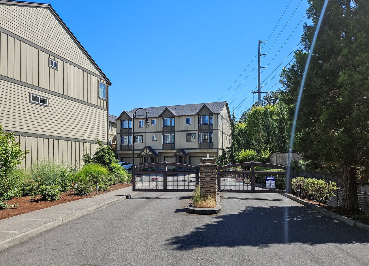 588 Sw 197th Pl - Photo 3 of 48