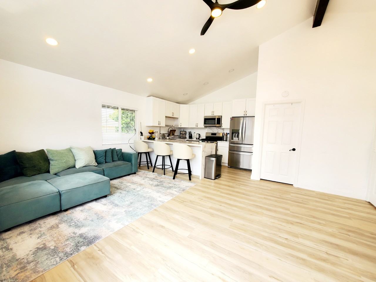 5521 Blueridge St - Photo 2 of 25