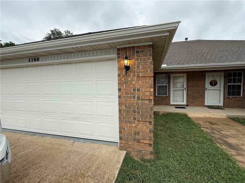 1160 N Boxley Ave - Photo 2 of 15