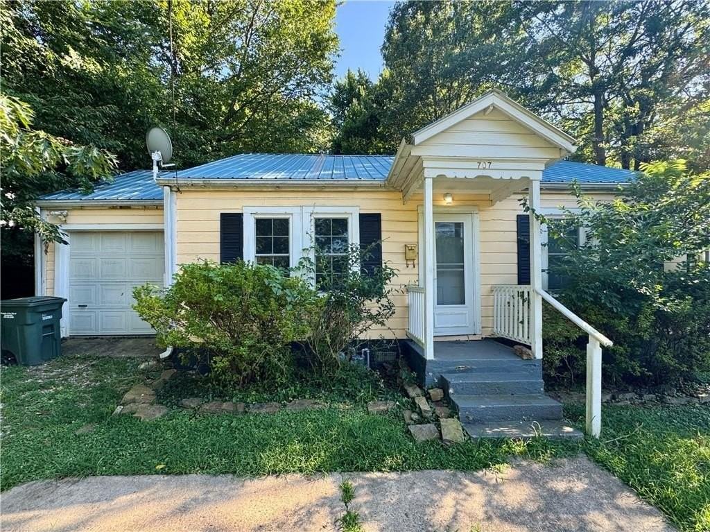 707 E Lafayette St - Photo 2 of 12