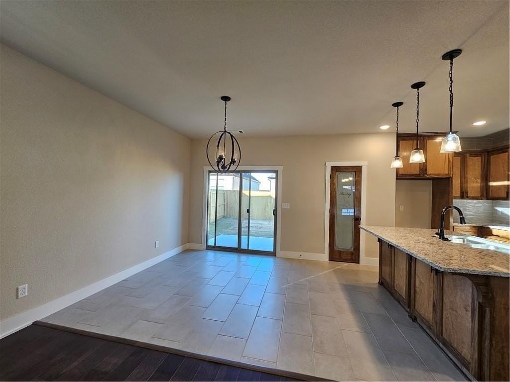 7102 Southwest High Meadow Boulevard - Photo 5 of 28