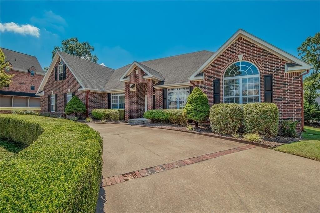 110 W Champions Blvd - Photo 2 of 32