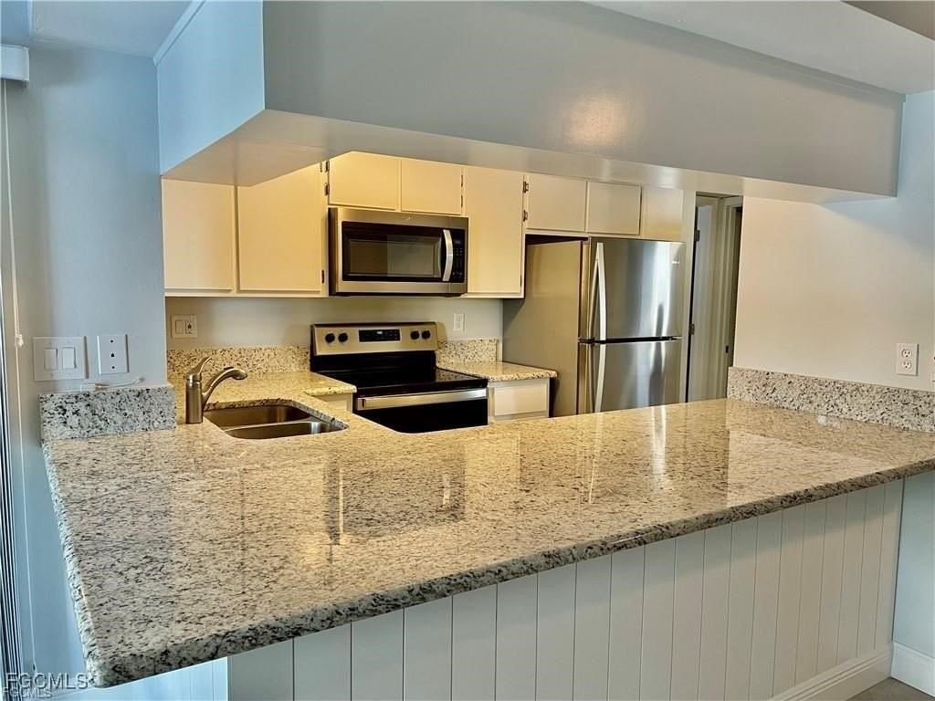 5650 Trailwinds Dr Apt 122 #122 - Photo 5 of 22