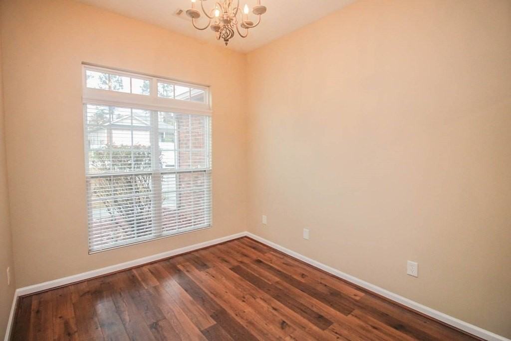 533 Stirling Bridge Rd - Photo 4 of 31