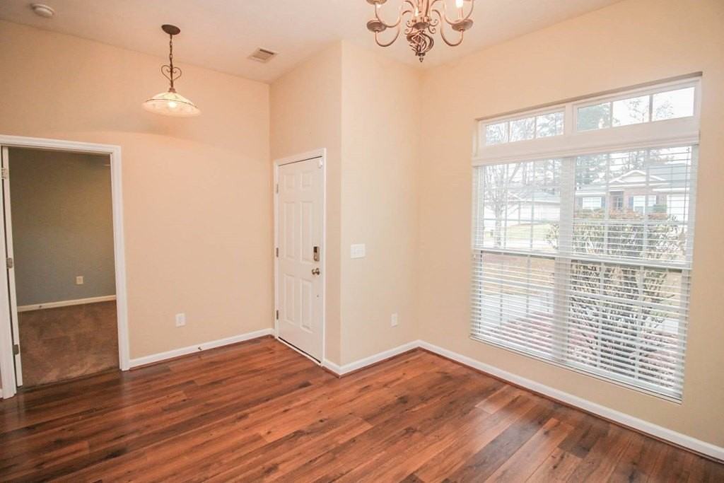 533 Stirling Bridge Rd - Photo 5 of 31