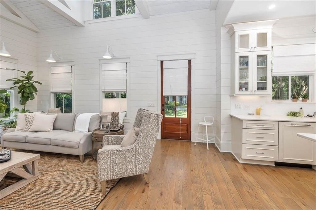 1030 Village Oaks Ln - Photo 4 of 33