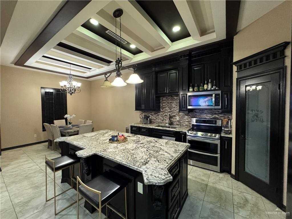 2411 Mcleod Ave - Photo 6 of 30