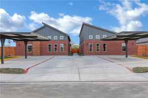 featured image of 905 W 8th St #2