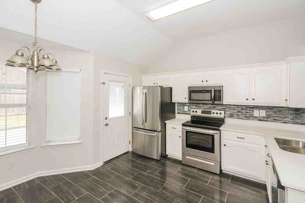 9812 Southern Oak Way - Photo 5 of 16