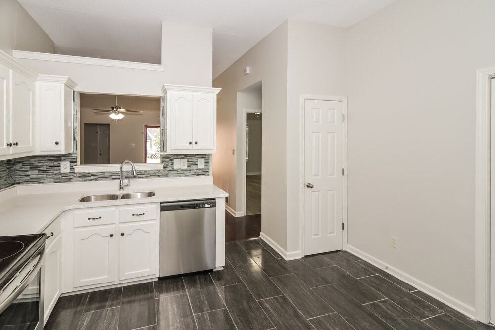 9812 Southern Oak Way - Photo 7 of 16