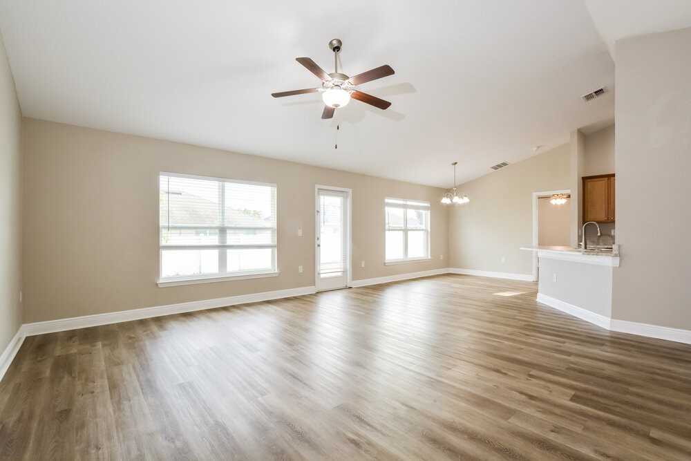 7636 Sloewood Dr - Photo 3 of 16