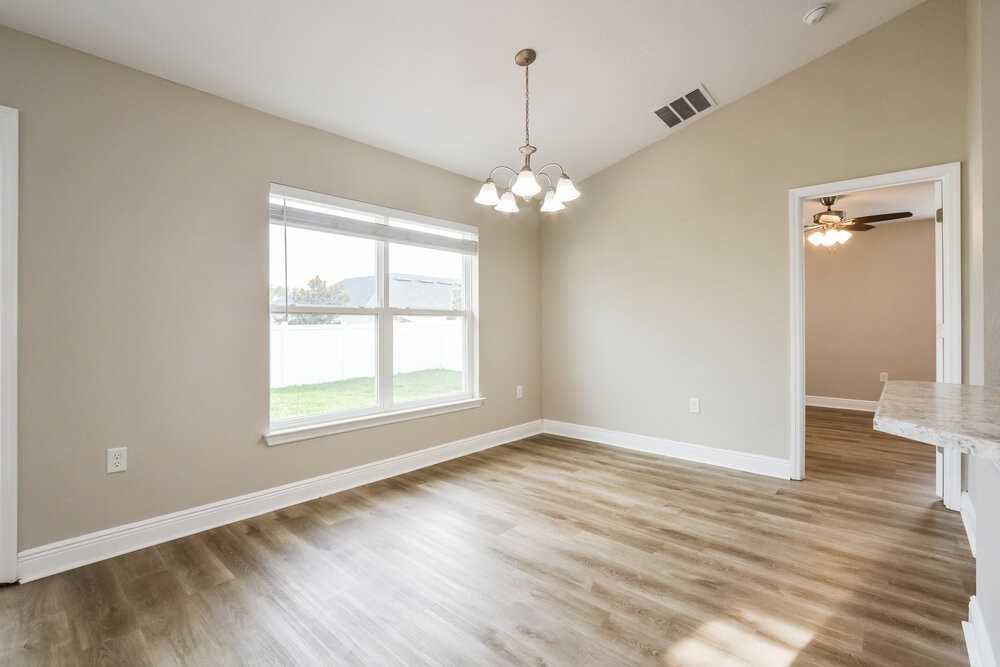 7636 Sloewood Dr - Photo 4 of 16