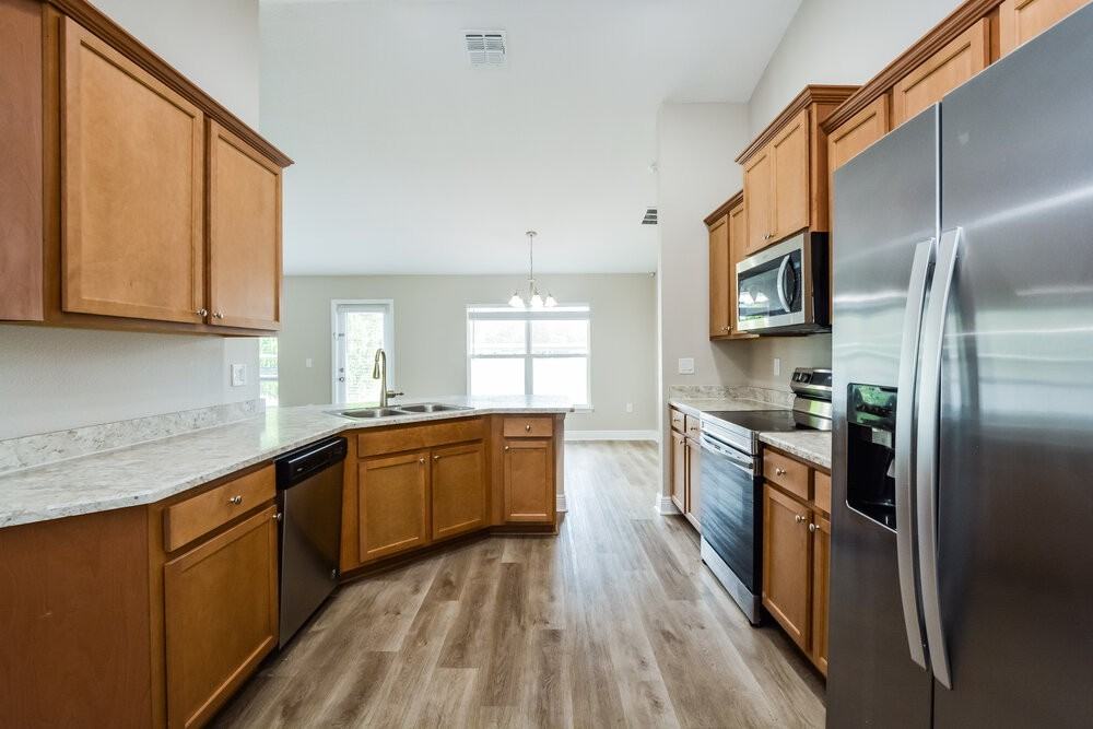 7636 Sloewood Dr - Photo 6 of 16
