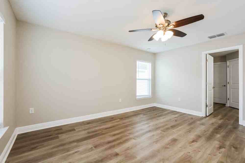 7636 Sloewood Dr - Photo 7 of 16