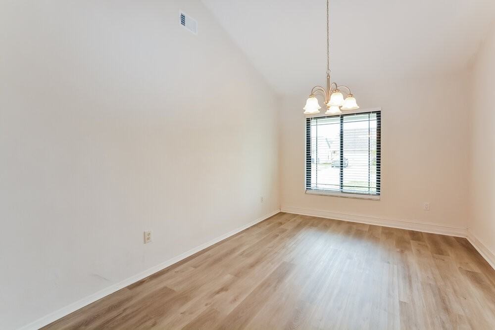 748 Tomlinson Ter - Photo 4 of 16