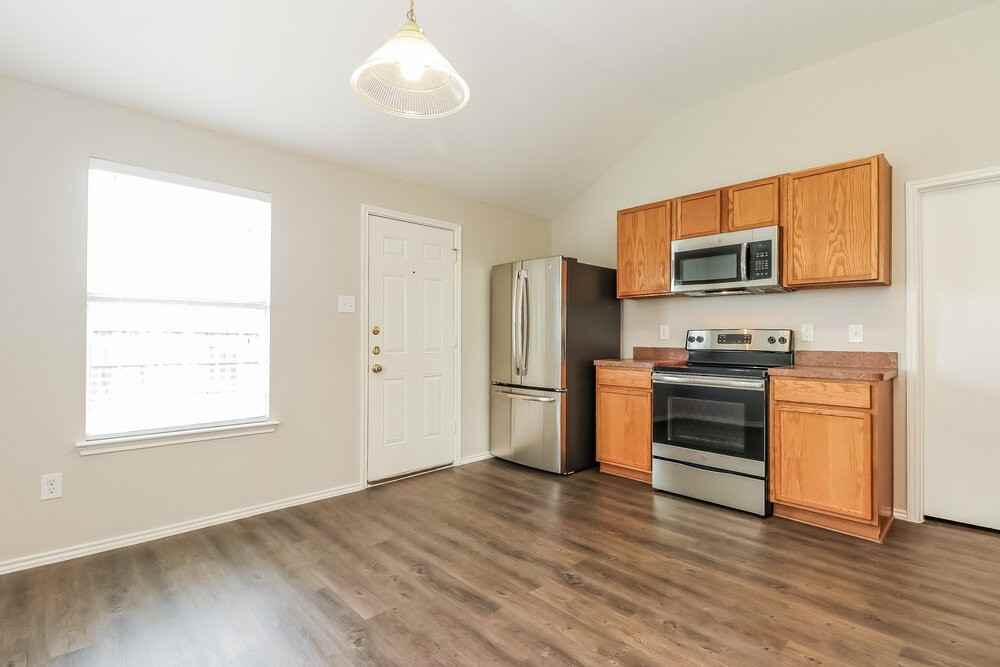 8020 Summer Stream Dr - Photo 6 of 15