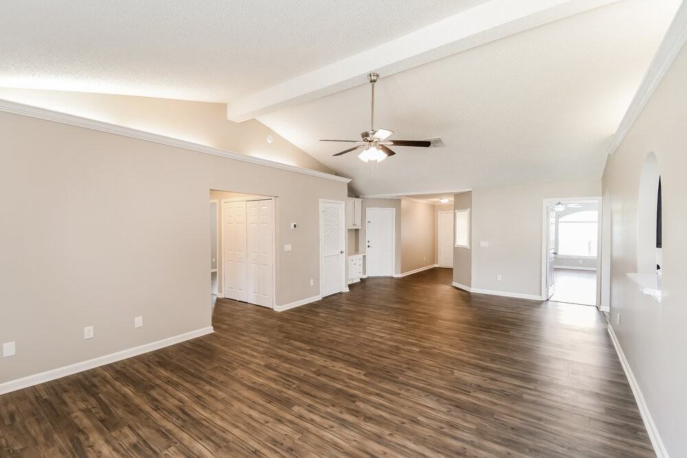 7957 Macinnes Dr - Photo 3 of 16