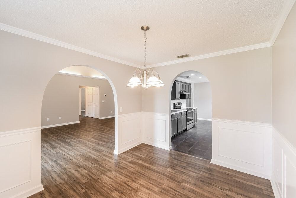 7957 Macinnes Dr - Photo 6 of 16