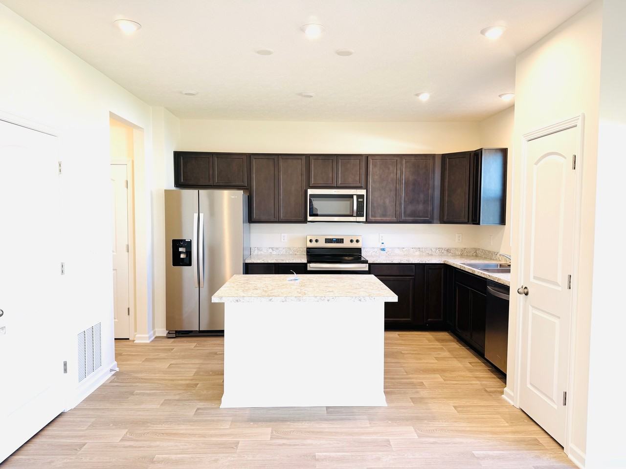 514 Penwell Drive - Photo 3 of 31