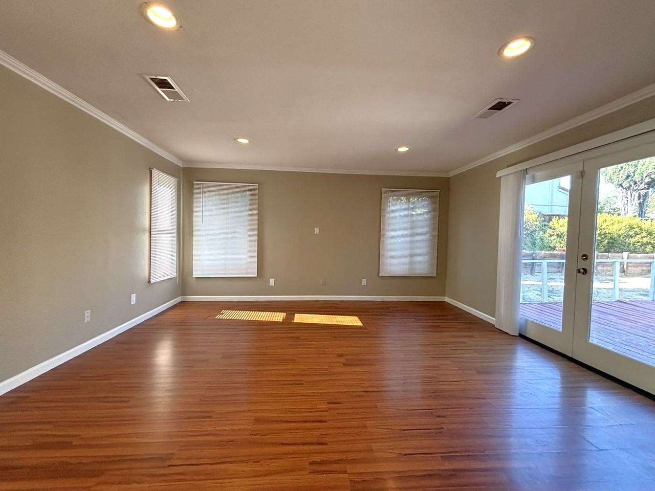 296 Kansas Way - Photo 2 of 13