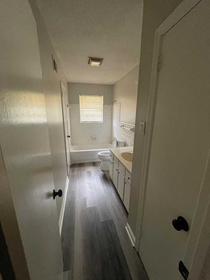 3423 Seaforth Dr - Photo 2 of 11