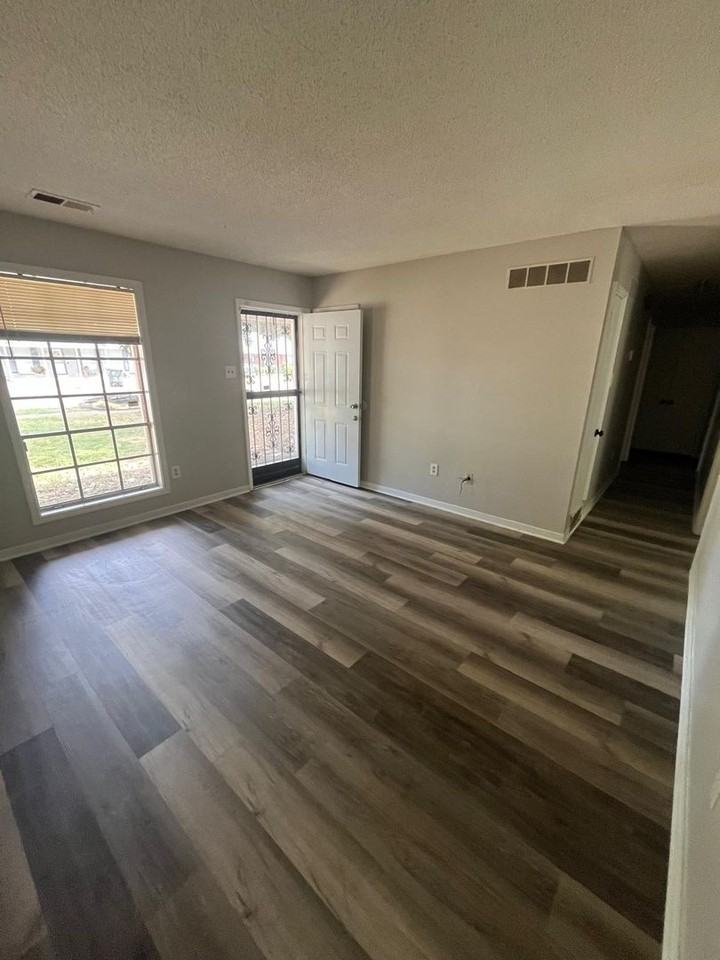 3423 Seaforth Dr - Photo 3 of 11