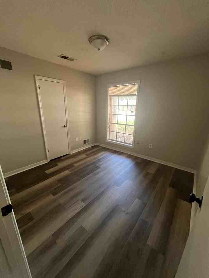 3423 Seaforth Dr - Photo 4 of 11