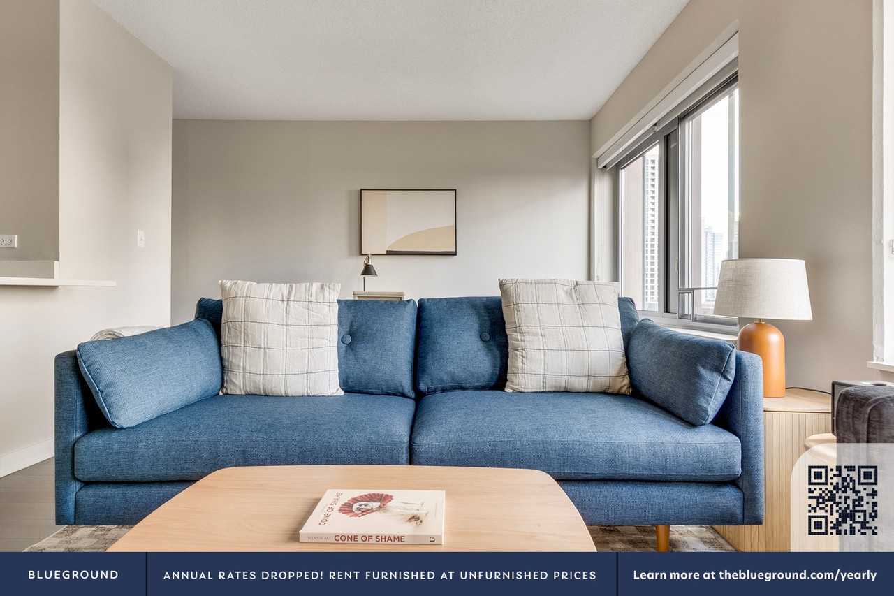 121 W Chestnut St #1290 - Photo 4 of 37