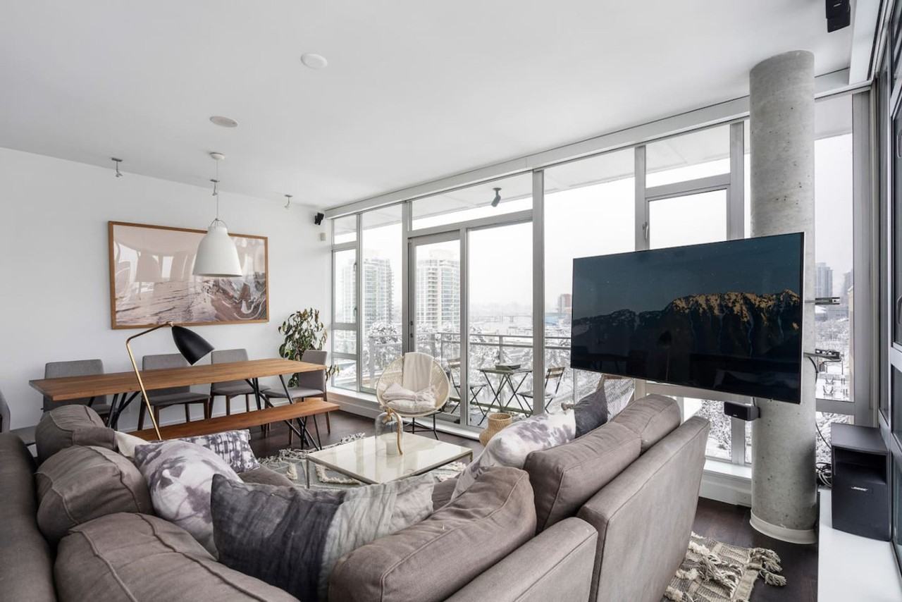 221 Union St #1067014P - Photo 4 of 38