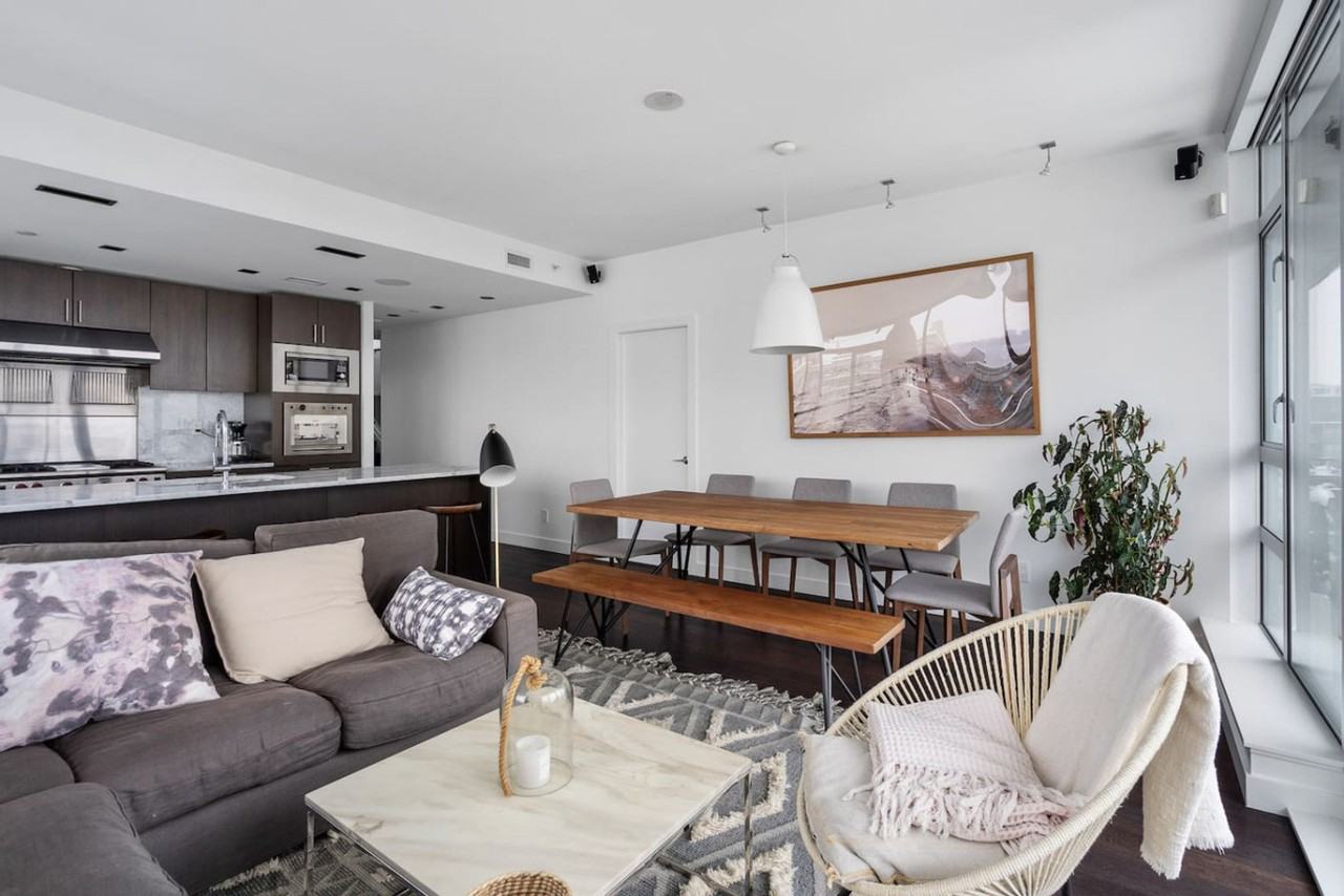 221 Union St #1067014P - Photo 5 of 38